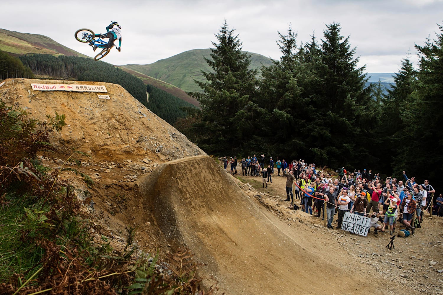 vid-o-la-piste-de-vtt-dh-du-red-bull-hardline-en-gopro