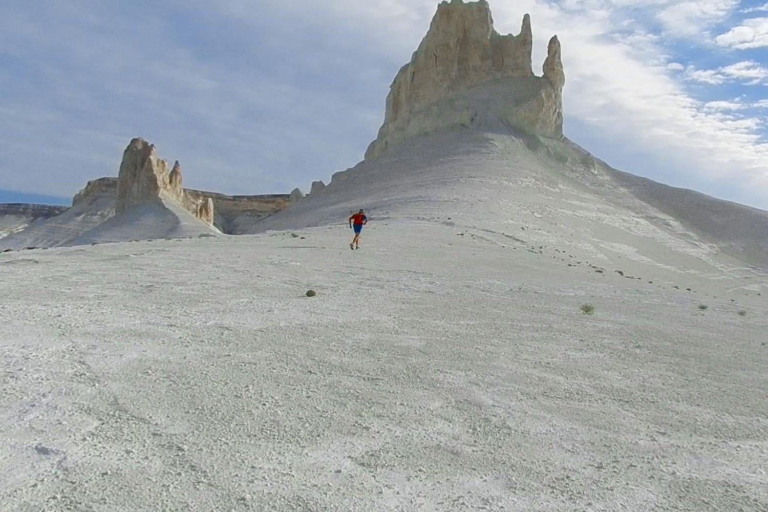 Giuliano Pugolotti nel deserto Kizilkum Ultrarunning