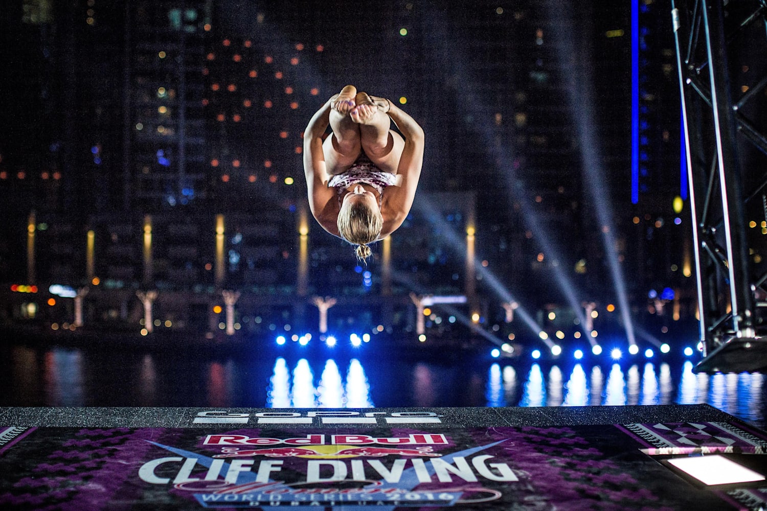 Red Bull Cliff Diving la noche final Dubái