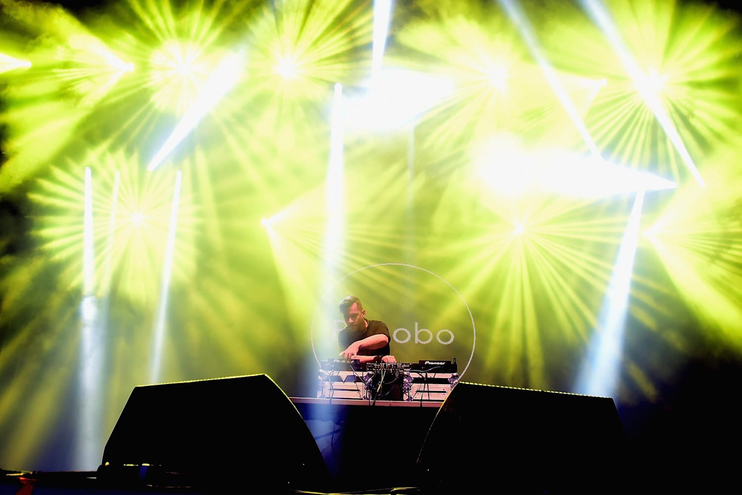 Bonobo Continues Progression With Migration verse 4 instead of something to break apart instead, it's just broke apart stand up and shake this heart instead, it's just a break apart from us. red bull