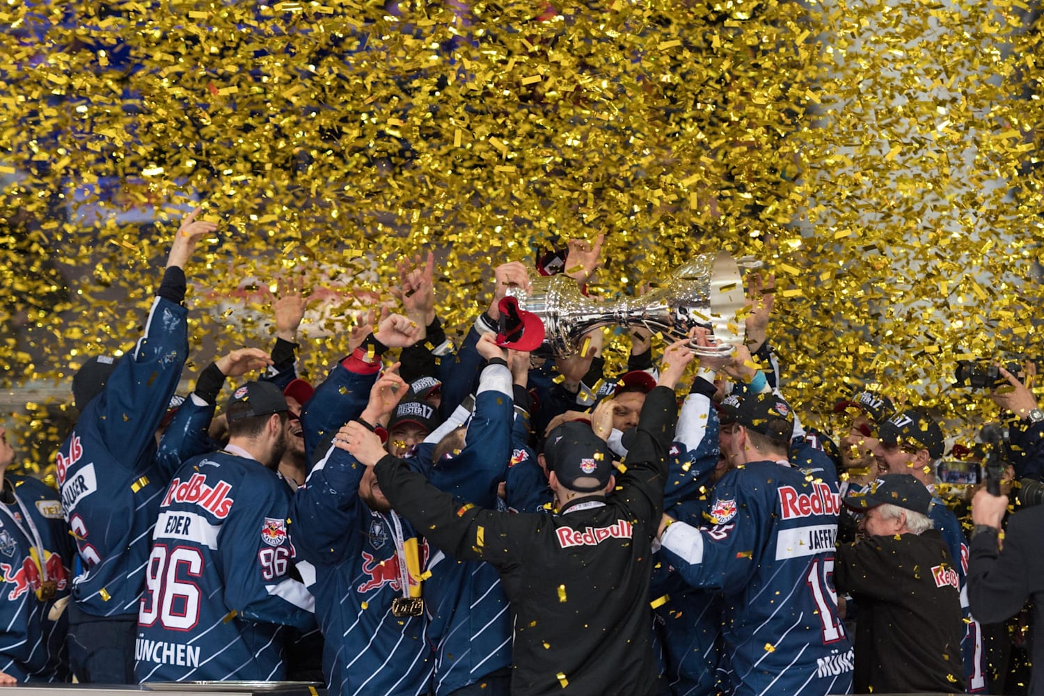 EHC Red Bull München * DEL EishockeyMeister 2017 EHC Red Bull München * DEL EishockeyMeister 2017