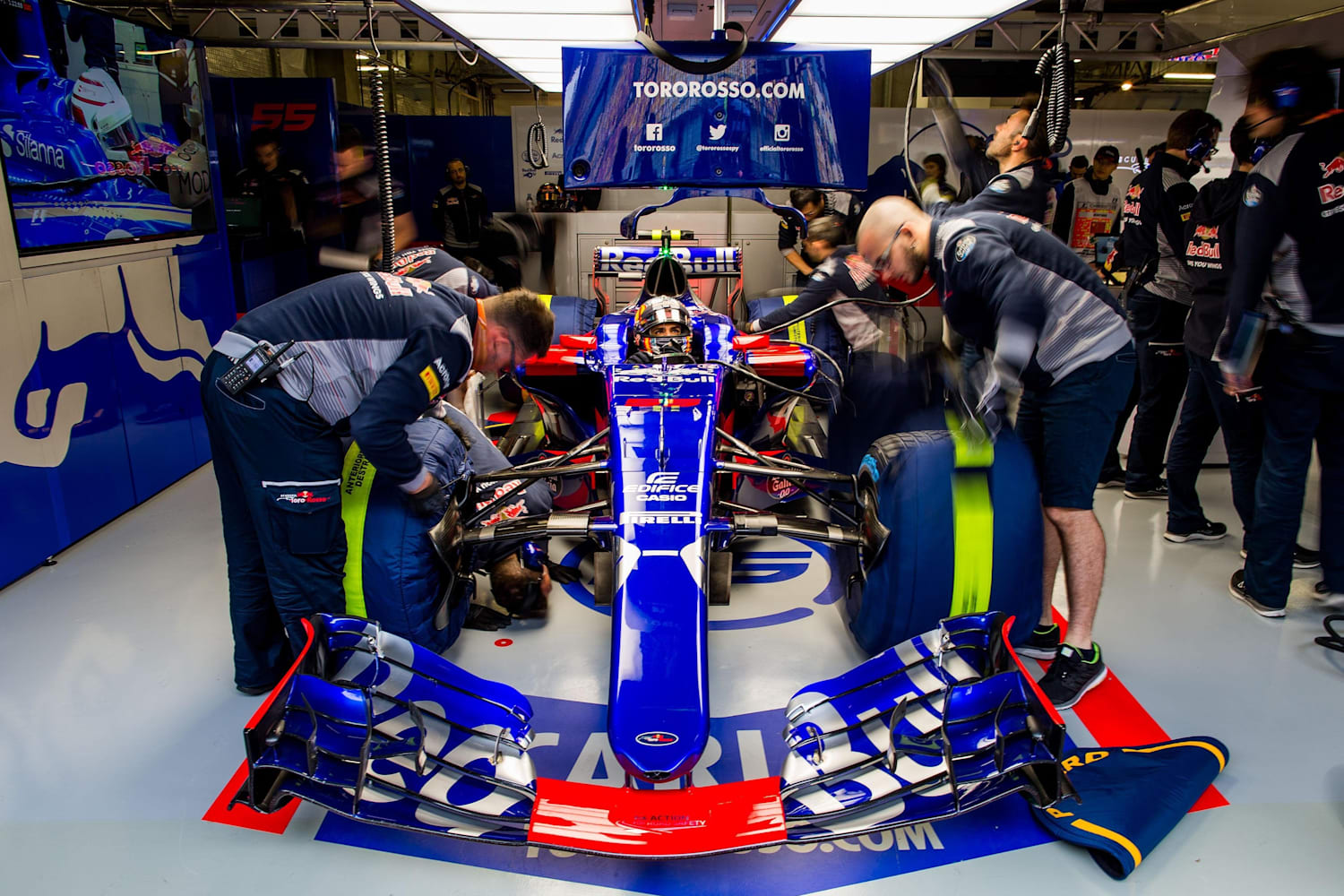 Il lavoro dei meccanici di Formula 1