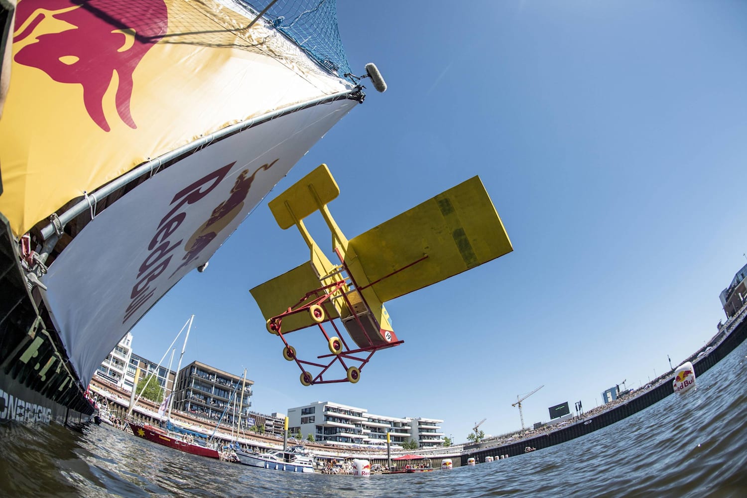 Seht die besten Flüge vom Red Bull Flugtag 2018