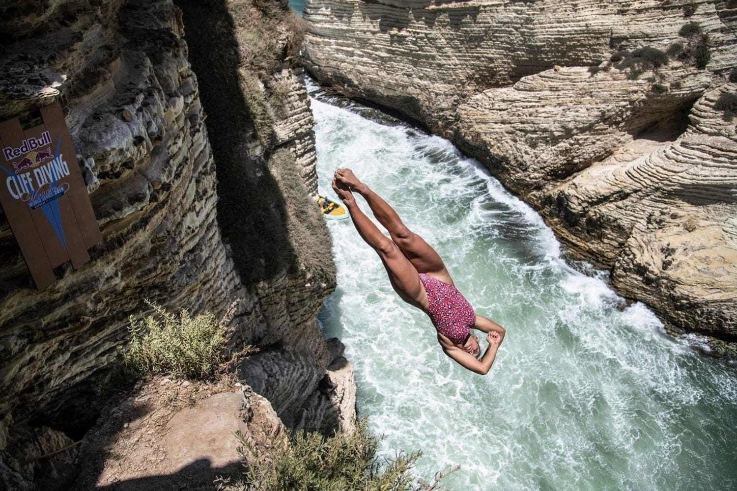 Red Bull Cliff Diving Ifland I Hant Oborili Rekorde U Egzotici Bejruta