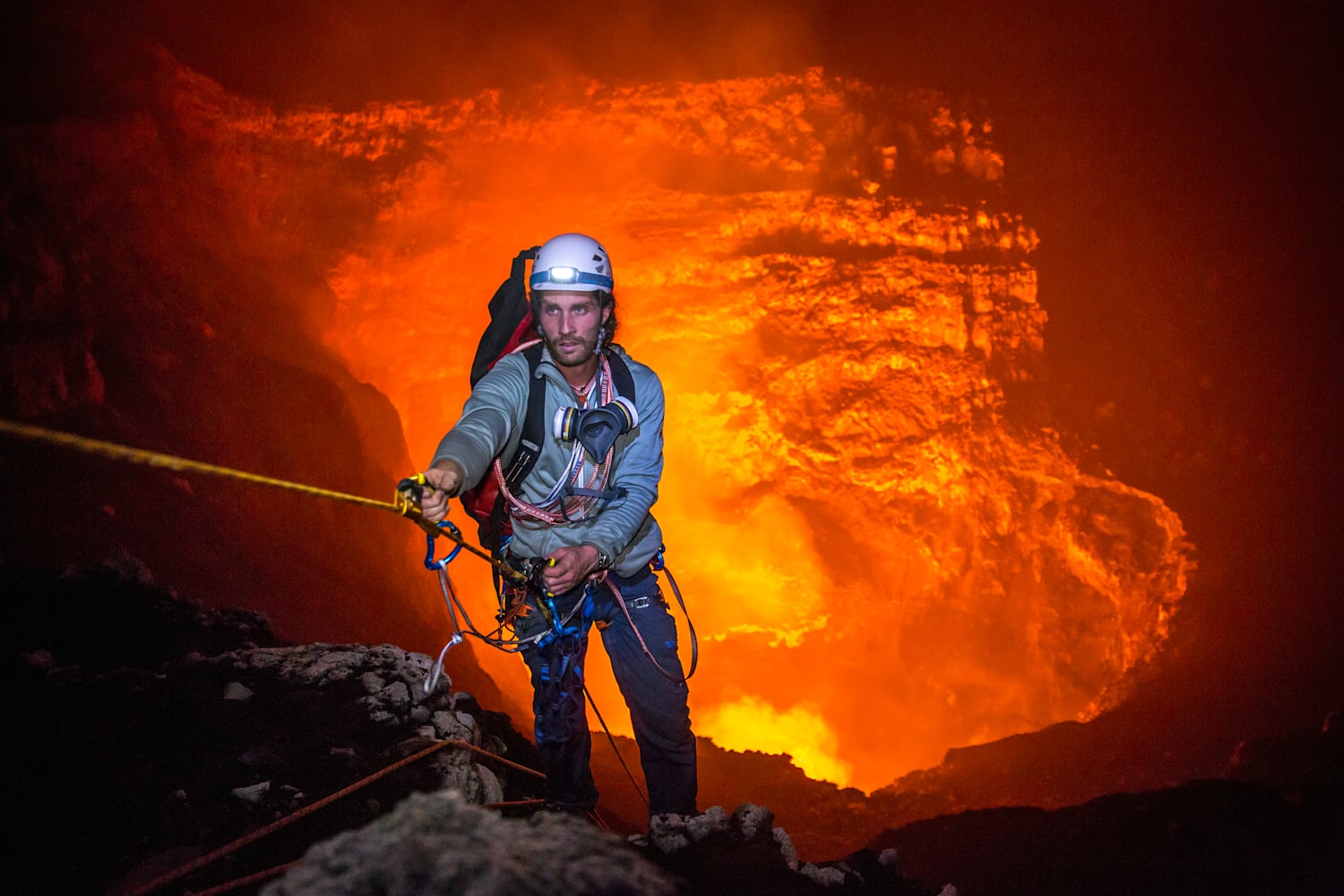 Explorers: Adventures of the Century S4 E1 - volcano