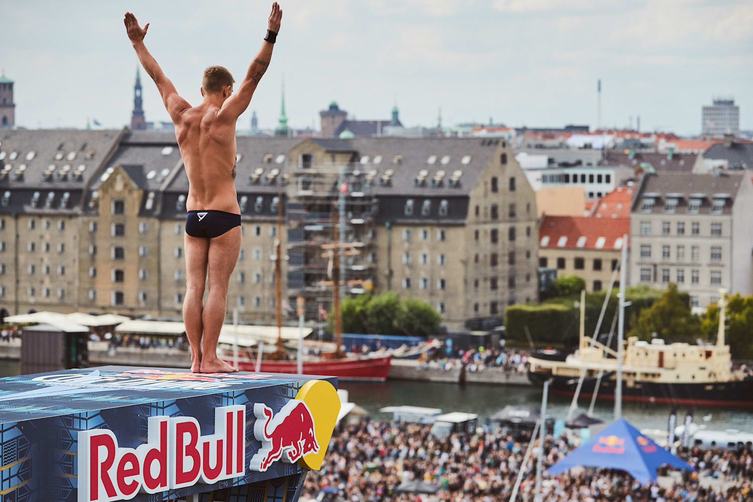 Bull Cliff Diving World Series 2018 Copenhagen video