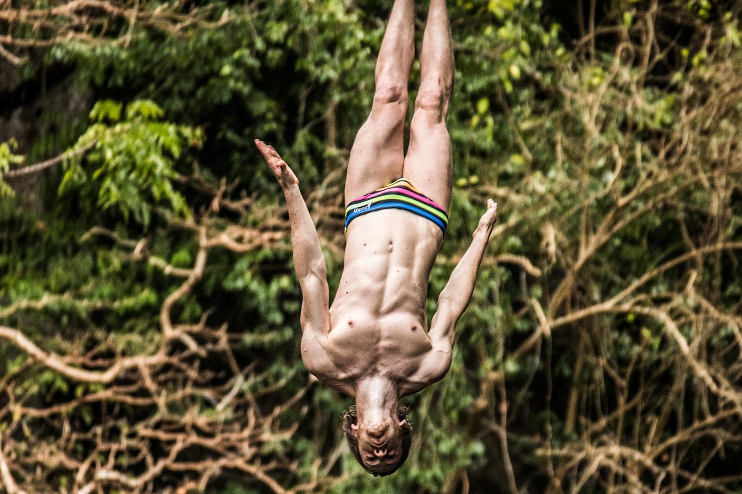 Red Bull Cliff Diving El Nido Le plongeon de Gary Hunt