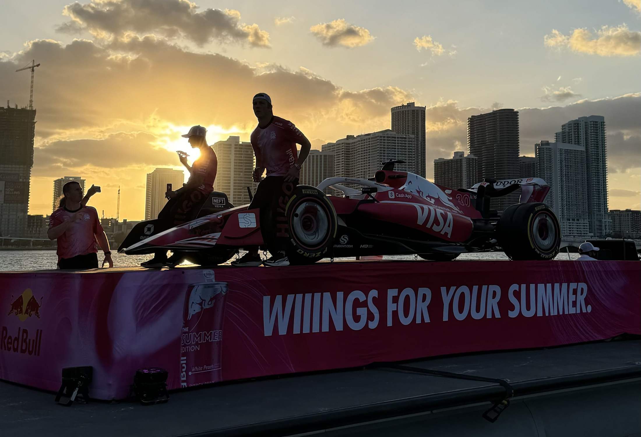 海外 高品質 送料込み ダニエル・リカルド VISA CASH APP- F1