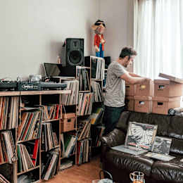 Vinyl Collector Dj Sofa