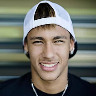 Neymar da Silva Santos smiler til kamera