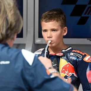 Zonta van den Goorbergh gets some advice from Gustl