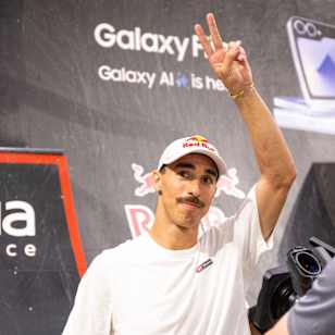 Danny acknowledges the Simple Session crowd