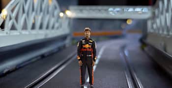 Daniel Ricciardo shows us around a simulation of the night-time track at the Marina Bay Street Circuit.