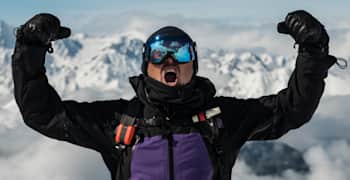 An image of snowboarder Xavier De Le Rue roaring.