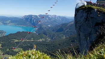 Marco Waltenspiel flying.