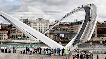 Julien Dupont on the Gateshead Millennium bridge 