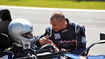 Pro gamer Erik Leštach ve formuli během ultimátního testu závodní hry GRID 2, Rakousko, 2013