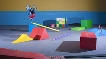 Danny MacAskill mit einem Backflip beim Dreh zu 'Imaginate' Glasgow, Vereinigtes Königreich, am 4. Februar 2013.