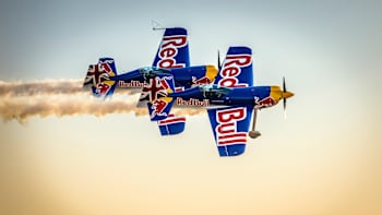 Bonhomme and Jones in formation