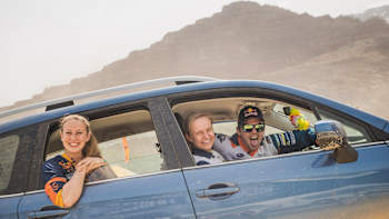 Hiasi Taxi mit Jane und Larissa