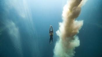 Adam Stern freedives up with sandfall