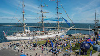 Red Bull Slackship: All aboard!