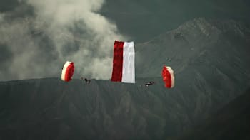 Marco ist Teil des Red Bull Skydive Teams.