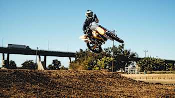 Josh Hill testing the Alta Redshift MX