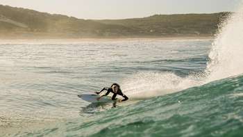 El surfista Jacob Willcox en Margaret River.