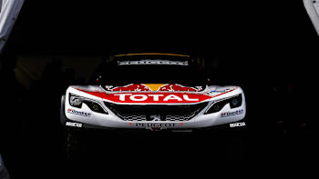 El Peugeot 3008DKR de Stephane Peterhansel durante las verificaciones técnicas del Silk Way Rally 2017.