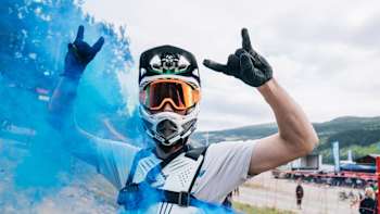 Retrouvez les meilleurs moments du festival de VTT d'Åre, en Suède où l'on trouve l'un des plus beaux bike parks du monde.