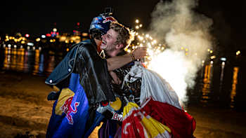 Red Bull Skydive Team w roli Perseidów nad Warszawą