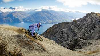 AP-1JWUT76AD2511-featureMedia