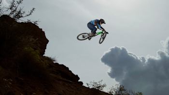 AP-1M1HYH2R52111-featureMedia