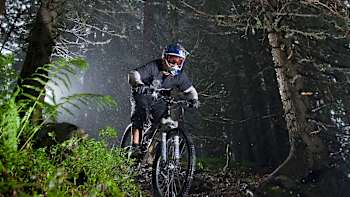 AP-1M1HYHJBN2111-featureMedia