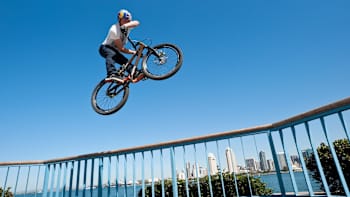 MacAskill's Imaginate S1 E1: Fighting injury - video