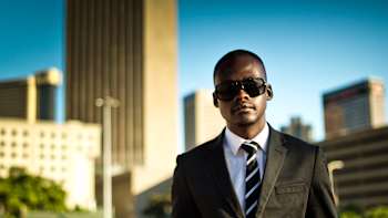 AP-1M1HEQ56H2111-featureMedia