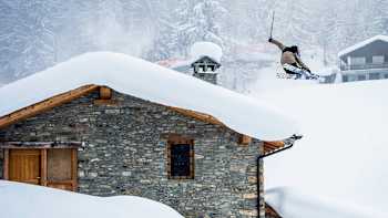 AP-1M5XVC23W2111-featureMedia