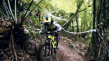 AP-1M5XV96B12111-featureMedia