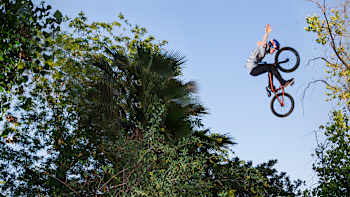 AP-1M5XVH2ZD2111-featureMedia