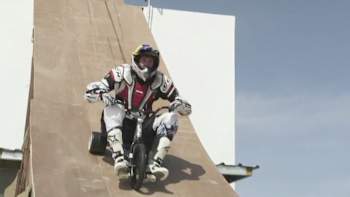 AP-1M1HXBTPD2111-featureMedia