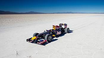 AP-1M1HXEUN12111-featureMedia