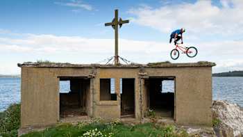 AP-1M5XZJ3AW2111-featureMedia