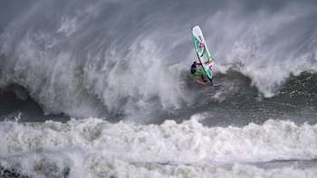 AP-1M5XZK2A92111-featureMedia