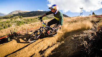 AP-1N9HPVQ3D2111-featureMedia