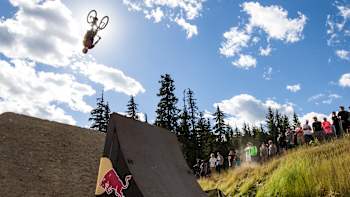 AP-1MQAMQYZN1W11-featureMedia