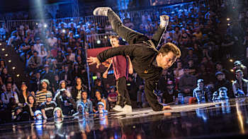 AP-1P5DYQBP91W11-featureMedia