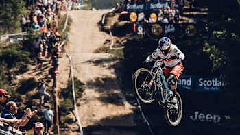 AP-1PWHVXUVD1W11-featureMedia