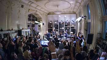 AP-1PW77CS7W1W11-featureMedia