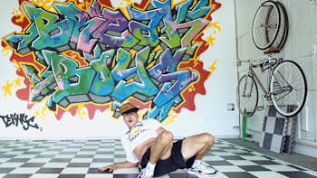 AP-1PZHMKACD2111-featureMedia